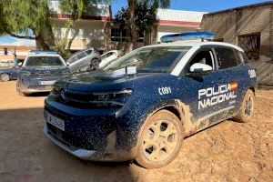 Salvan la vida de 10 personas en plena riada de la DANA: un Policía rescata a una niña que iba a ser operada