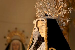 GALERIA | La Mare de Déu dels Dolors, acompanyada per les dones de la ciutat, recorre els carrers de Borriana
