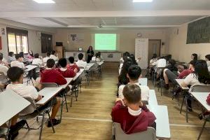 60 estudiantes del colegio San Antonio de Padua asisten a una charla del programa Vithas Aula Salud Colegios sobre salud mental y autoestima